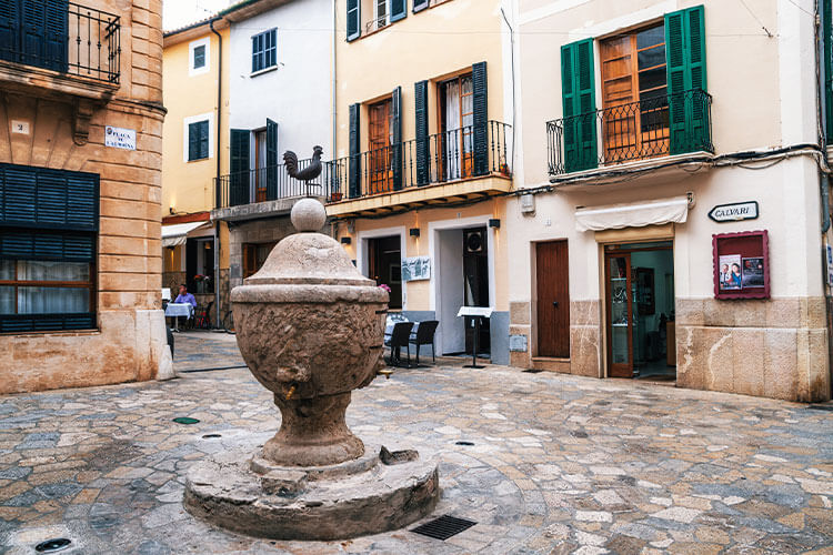 The Almoina Square and the coat of arms of Pollensa - the rooster