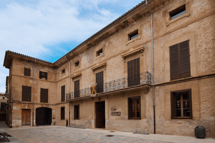 Biblioteca Municipal Can Llobera