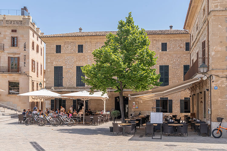 plaza mayor pollenca