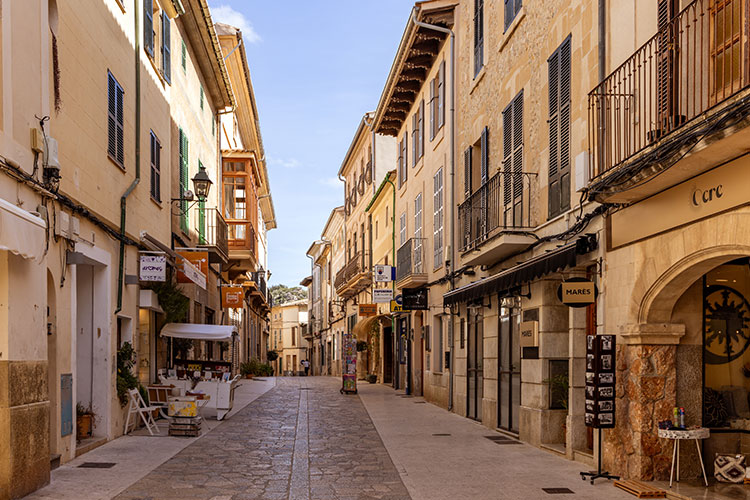 Eine Straße in Pollença