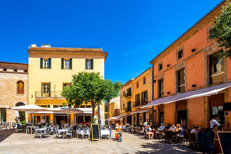 bars and restaurants in Alcudia